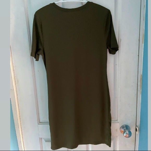 Forever 21’s Women Dress - Picture 2 of 3